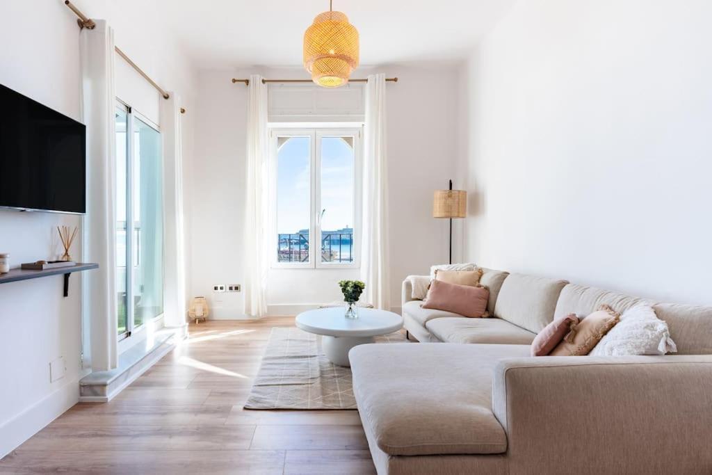 Luxury Penthouse With Sea View In Soho Apartment *